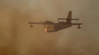 Έπεσε Canadair στην Κάρυστο - Βίντεο σοκ από την πτώση του!