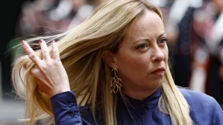 Η Μελόνι κόβει τα επιδόματα σε ανέργους: Την κατηγορούν για «πόλεμο κατά των φτωχών»