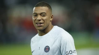 Συνεχίζουν να υποστηρίζουν σαν... τρελοί τον Εμπαπέ οι Παριζιάνοι: Τον αποθέωσαν στην προπόνηση