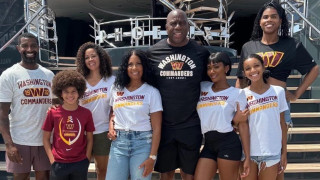 Η αγάπη του Μάτζικ Τζόνσον για την Ελλάδα, κάνει και φέτος διακοπές στα νησιά