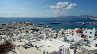 Μύκονος: Νεαρή κατήγγειλε ότι έπεσε θύμα βιασμού σε πάρκινγκ γνωστού καταστήματος