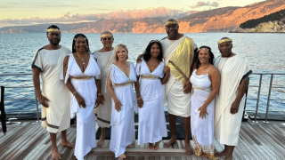 Ο Μάτζικ Τζόνσον «αρχαίος Έλληνας Θεός» με superyacht 125 εκατ. στην Κεφαλονιά