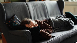 Ιαπωνία: Εταιρεία καινοτομεί και δημιουργεί κρεβάτια όπου μπορεί κάποιος να κοιμηθεί όρθιος