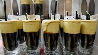 Πώς μια παραλλαγή του φραπέ έχει γίνει σύμβολο για πολιτική προδοσία στη Ταϊλάνδη