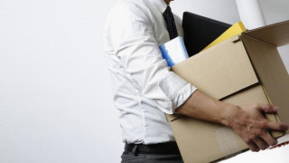 Τι αλλάζει στο καθεστώς της απόλυσης - Πότε μπορεί ο εργοδότης να παύσει εργαζόμενο χωρίς αποζημίωση