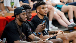 Αποθέωση για τα αδέρφια Αντετοκούνμπο στα εγκαίνια του νέου τους καταστήματος