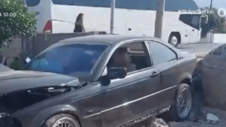 Φοβάται να βγει από το σπίτι του: Έχουν «καρφωθεί» 21 οχήματα στην αυλή του!