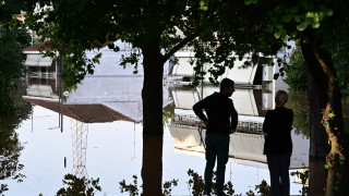 Πλημμύρισε ο εξωτερικός χώρος της εκκλησίας της Αγίας Τριάδων των Τεμπών (vid)