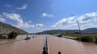 Κακοκαιρία «Daniel»: Εικόνες αποκάλυψης - Η στάθμη του νερού εξαφάνισε την Εθνική Οδό Τρικάλων - Λάρισας