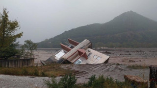 Κάτοικος από το Φανάρι Καρδίτσας στο Metropolis 95.5: «Εχει γκρεμιστεί το μισό χωριό από τις κατολισθήσεις»