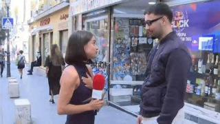Ισπανίδα δημοσιογράφος δέχεται σεξουαλική παρενόχληση on air: «Σου έπιασε τα οπίσθια;»
