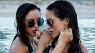 Δίδυμες για... φίλημα! (pics)