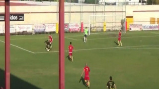 Ελλάς το μεγαλείο σου! Κέρδισε πέναλτι όρθιος! (VIDEO)