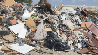 Θεσσαλονίκη: Χειροπέδες σε Αλβανούς που έριχναν μπάζα  μέσα σε χωράφι
