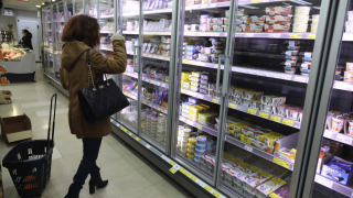 ΕΛΣΤΑΤ: Πληρώνουμε περισσότερα και αγοράζουμε πολύ λιγότερα- Ενας στους πέντε απειλείται με φτώχεια