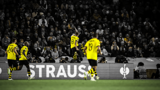 Τι κάνεις όταν παίζει η αγαπημένη σου ομάδα και έχει και συναυλία; Ένας φίλος της ΑΕΚ βρήκε τη λύση!