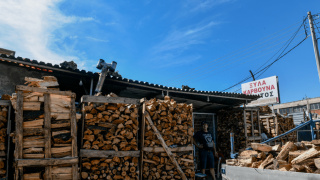 Καυσόξυλα: Υψηλό και φέτος το κόστος - Δείτε τις τιμές ανά είδος