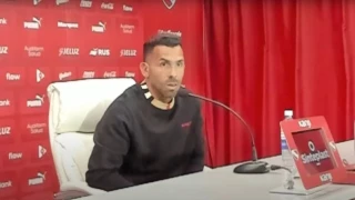 Κάρλος Τέβες: «Τρεις παίκτες στην Ιντεπεντιέντε δεν ξέρουν να προσθέτουν ή να αφαιρούν, αποτέλεσμα της φτώχειας»