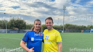 Ο Κασσελάκης έπαιξε μπάλα με την ομάδα της «Αυγής»