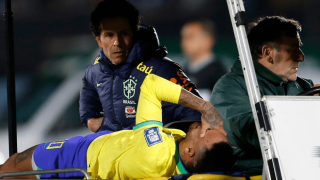 Βραζιλία: Σοβαρός τραυματισμό για τον Νεϊμάρ - Αποχώρησε με φορείο