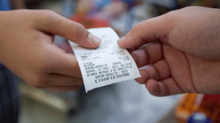 Κι άλλο «όπλο» κατά της φοροδιαφυγής- Πώς θα ελέγχονται οι αποδείξεις