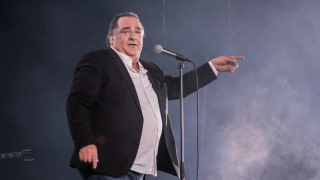 Βασίλης Καρράς: Κυκλοφόρησε το βίντεο κλιπ του νέου του τραγουδιού «Χύμα στο κύμα»