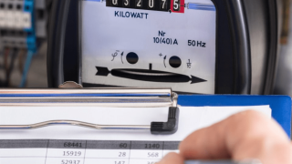 Επιδότηση ρεύματος: Στα €25 η μεγαβατώρα για τον μήνα Νοέμβριο