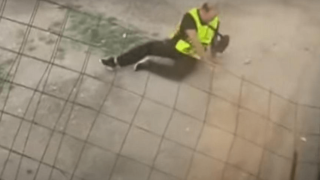 Λεωφορείο της Γουέστ Χαμ έριξε κάτω υπάλληλο στο «Καραϊσκάκης»