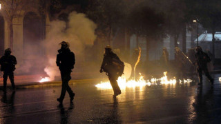 Θεσσαλονίκη: Επίθεση με βόμβες μολότοφ στη διμοιρία των ΜΑΤ στο τουρκικό προξενείο