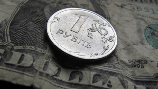 Ρωσία: «Σφίγγει» κι άλλο ο κλοιός για μεταφορές σε ξένο νόμισμα