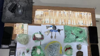 Θεσσαλονίκη: Έκρυβαν σε σπίτι πάνω από 1.000 χάπια ecstasy και κοκαΐνη!