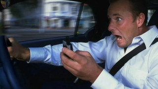 Πρόστιμο 4.400 ευρώ και φυλακή επειδή έστελνε μηνύματα