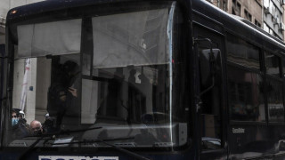 Χανιά: Οδηγός έπλενε με λάστιχο τα πόδια τουριστών