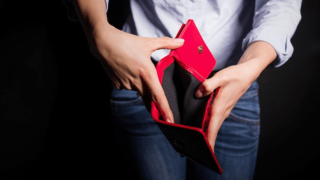 Ξοδεύεις όλο σου τον μισθό τη πρώτη εβδομάδα; Πάσχεις από «spaving» και δεν το ξέρεις!