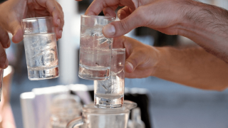 Γιορτή τσίπουρου στην Τούμπα, με άφθονο ποτό και μεζέδες