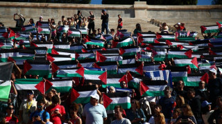 Το ΠΑΜΕ ύψωσε σημαίες της Παλαιστίνης στο Καλλιμάρμαρο (pics)