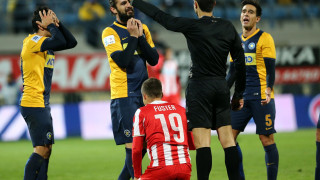 Οι καταγέλαστοι και οι… αφελείς