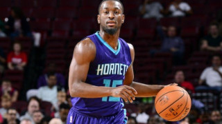 «Έσπασε» τα κοντέρ ο Ουόκερ!! (video)