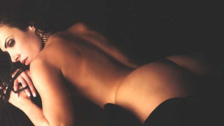 Τα οπίσθια, ο νόμος της βαρύτητας και η πλατεία Συντάγματος (vid)