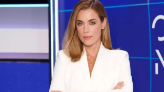 Το μυθικό σαρδάμ της Εύας Αντωνοπούλου για την Έλλη Στάη