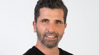 «Ολυμπιακός είμαι και χαίρομαι που ο γιος μου είναι ΠΑΟΚ - Στεναχωρήθηκα με οφσάιντ Κατσουράνη και κροτίδα»