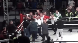 Απίστευτο... ξύλο στην Αλβανία σε αγώνα πυγμαχίας!