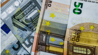 Το δημόσιο φεσώνει ιδιώτες παρά τα πλεονάσματα