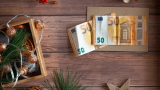 «Μαύρα» Χριστούγεννα για τους χρόνια ανέργους- Τέλος η επιταγή ακρίβειας