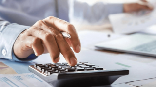 Τέλος επιτηδεύματος: Κούρεμα 50% σε όλα, αλλά όχι σε όλους