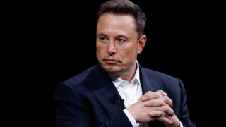 Ο Μασκ τα χώνει άγρια σε όσους πήραν τις διαφημίσεις από το Χ: «Όποιος με απειλήσει, να πάει να γ*****ι»