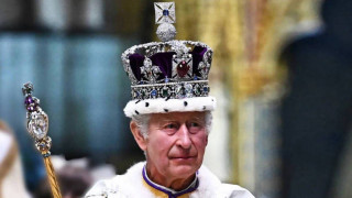 Σκάνδαλο μεγατόνων στο Μπάκινγχαμ: «Ο Βασιλιάς Κάρολος έκλεβε από νεκρούς»