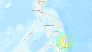 Προειδοποίηση για μεγάλο τσουνάμι στις Φιλιππίνες - Η στιγμή που καταρρέει οροφή γηπέδου (vid)