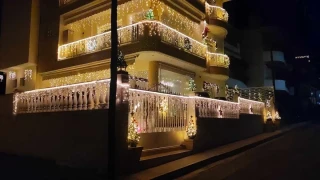 Κοζάνη: Φωταγωγήθηκε και φέτος το πιο στολισμένο σπίτι της πόλης