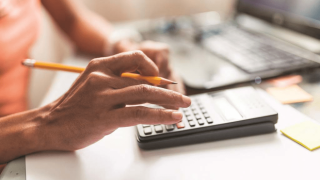 Τα τελευταία «έξοδα» του έτους: Ποιες φορολογικές υποχρεώσεις πρέπει να τακτοποιήσετε